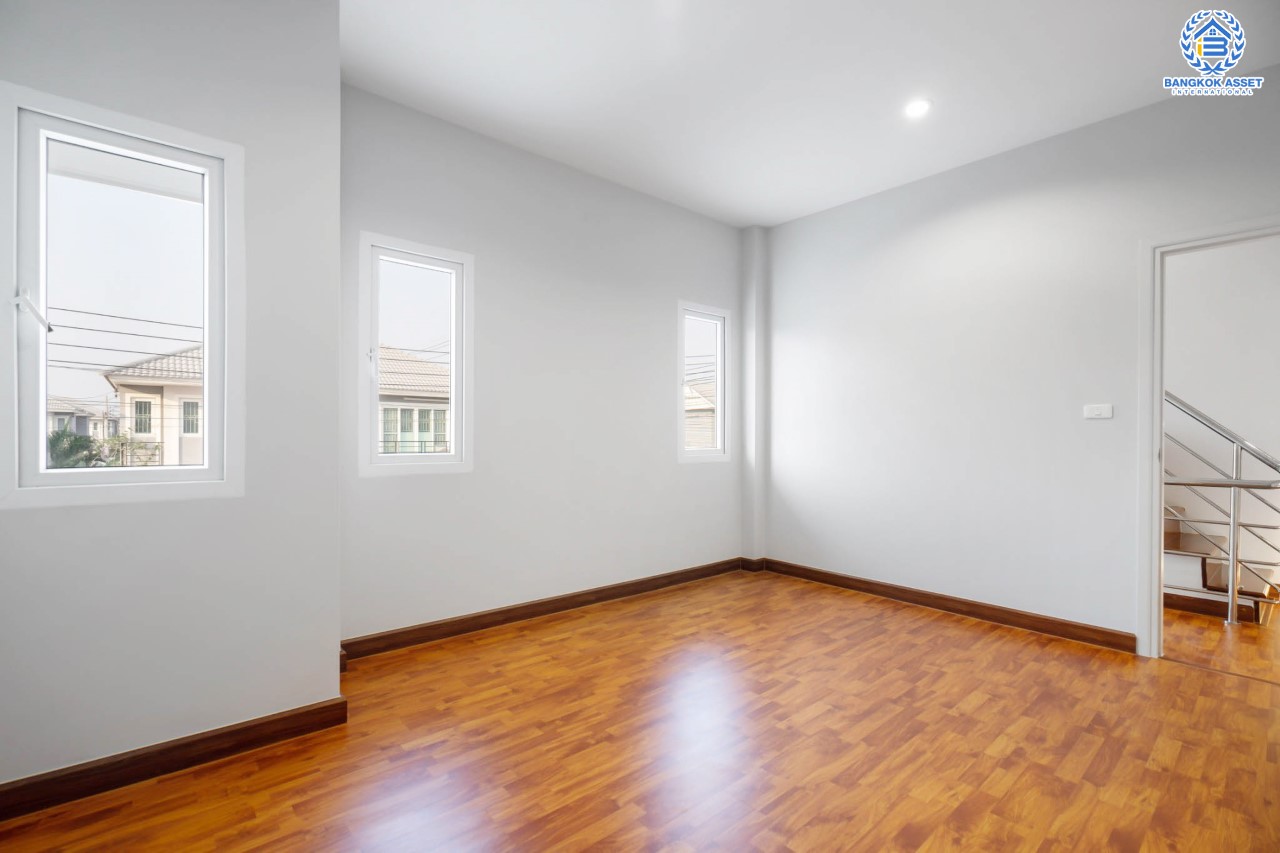 บ้านมือสองตกแต่งใหม่ ม.สิริกานต์ บางใหญ่-เซ็นทรัลเวสต์เกต หลังใหญ่ หลังริม เนื้อที่ 60.9 ตร.ว. ฟังก์ชั่น 3 ห้องนอน 3 ห้องน้ำ 3 ที่จอดรถ Facility ครบครันพร้อมทุกการเข้าอยู่ บนทำเลเดินทางสะดวก ใกล้ถ.กาญจนาภิเษก และเพียง 10 นาทีถึงรถไฟฟ้า "สถานีคลองบางไผ่"